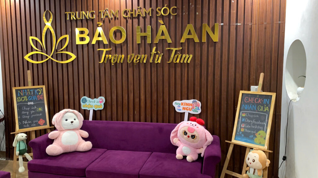 Bơi thủy liệu cho trẻ – lợi hay hại