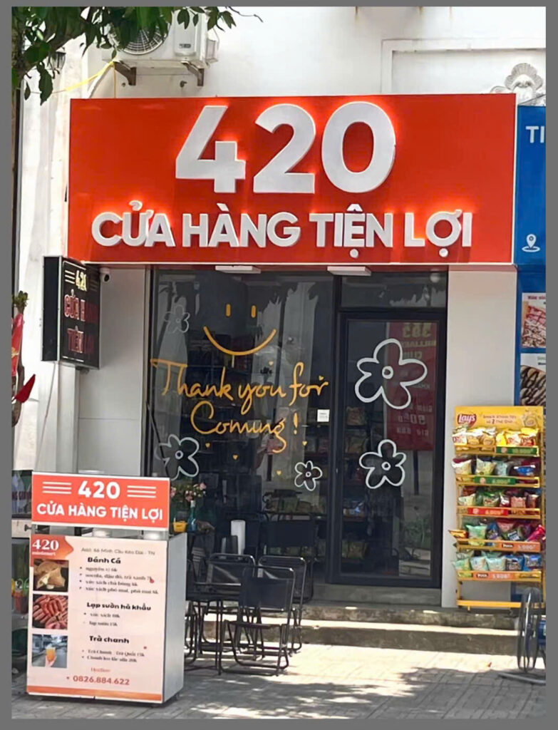 cửa hàng tiện lợi 420