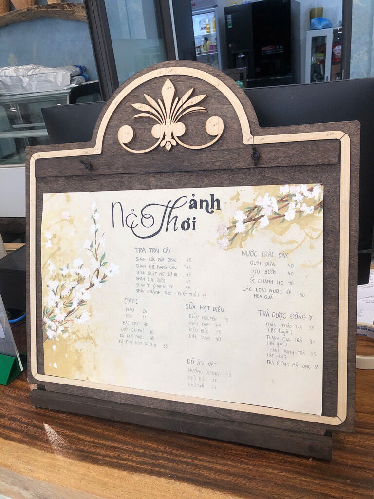 Menu đồ uống đa dạng tại Nèo Thảnh Thơi Thái Nguyên với các món trà trái cây, cafe và sữa hạt điều healthy.