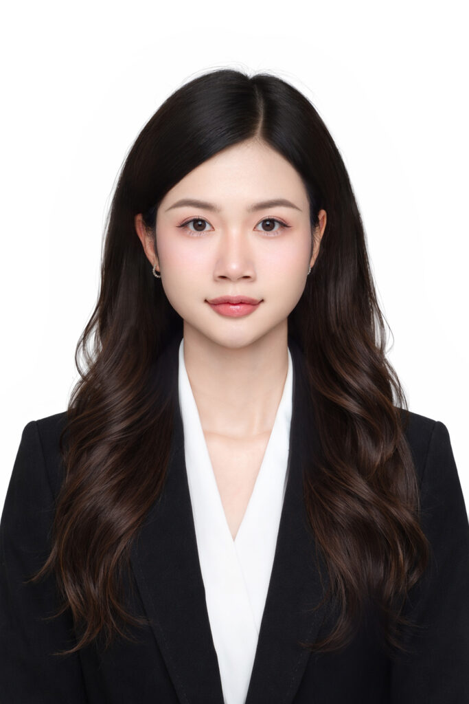 Các kích thước ảnh thẻ phổ biến như 2x3, 3x4, 4x6 đều có quy chuẩn riêng. Một dịch vụ chụp ảnh thẻ chuyên nghiệp sẽ giúp bạn lựa chọn đúng khổ hình phù hợp với từng loại giấy tờ, từ hồ sơ xin việc đến hộ chiếu và visa.