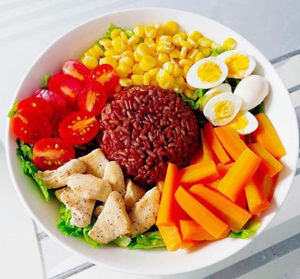 Suất cơm trưa văn phòng healthy đầy đủ dinh dưỡng cho nhân viên công sở